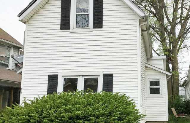 Update Spacious Home Near DownTown photos photos