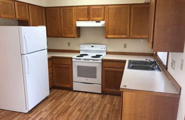 2 Bed/1.5 Bath Apartment in NE Bend - Neil Way Gallery 4
