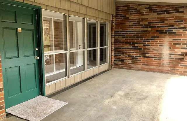 Knoxville 37923 - 2 bedroom 2 bath condo - call Howard Grower 865-705-0969 photos photos