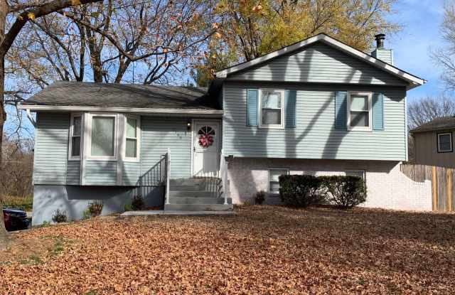1100 NE Columbus St - 1100 Northeast Columbus Street, Lee's Summit, MO 64086