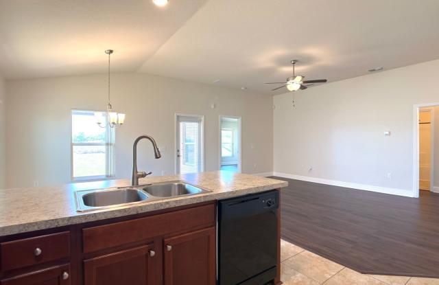 August Move-In Special! Lease by August 31st & Receive $250 Off Your Security Deposit! Gallery 3