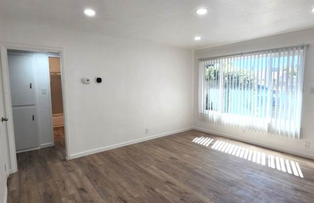 Large and Lovely Fully Renovated 2 Bedroom 1 Bath Duplex Woodbridge CA Gallery 3
