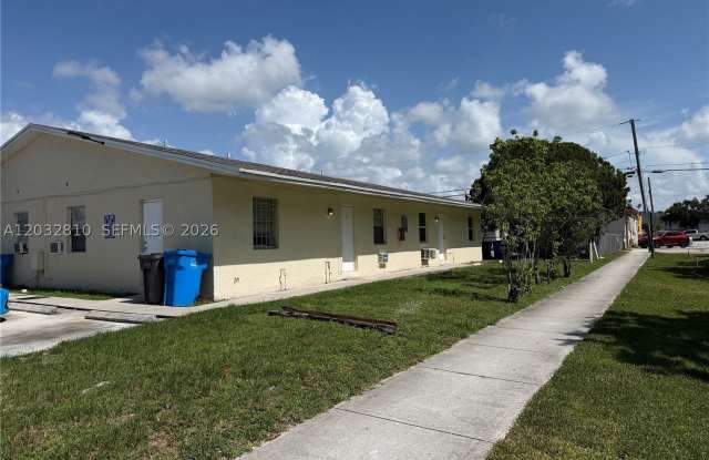 4801 SW 18th St photos photos