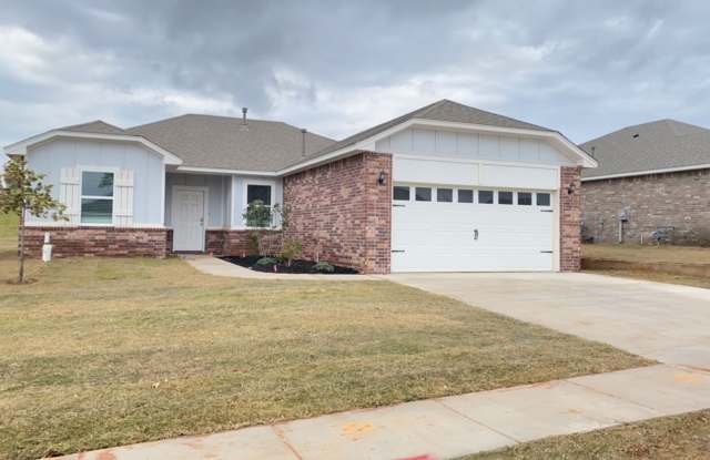 3 Bedroom 2 Bathroom 2 Car Garage Home in Oakdale School District Gallery 1