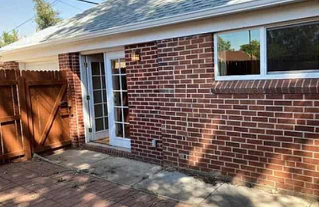 1409 N Jasmine St. 2 bd 1 ba 705 sq ft $1895 photos photos 1409 N Jasmine St. 2 bd 1 ba 705 sq ft $1895 photos photos