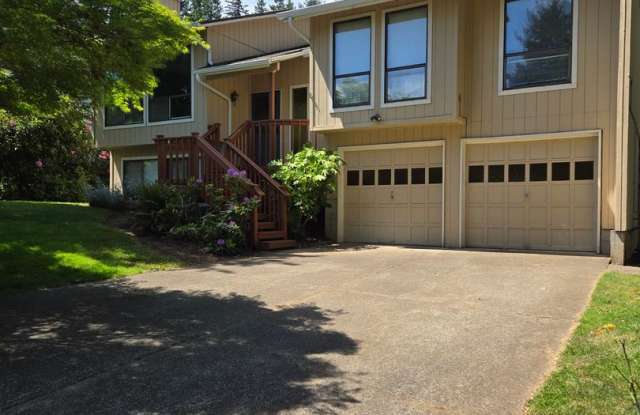 Large 10k ft Lot! 3 br 2 bth, 2 family rooms, grassy backyard~ photos photos
