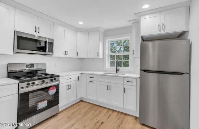 515 Arnold Avenue unit: 2 photos photos