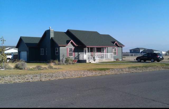 Pet Friendly - Three Bedroom Home on Corner Lot! - 7265 Rosemary Drive, Helena Valley West Central, MT 59602