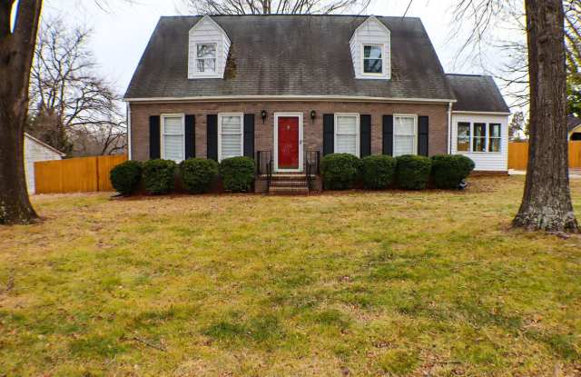 Lovely 5 bedroom, 2 bathroom brick home in Reidsville photos photos