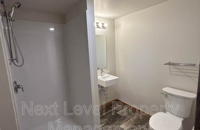 9 River Road - 102 Gallery 4