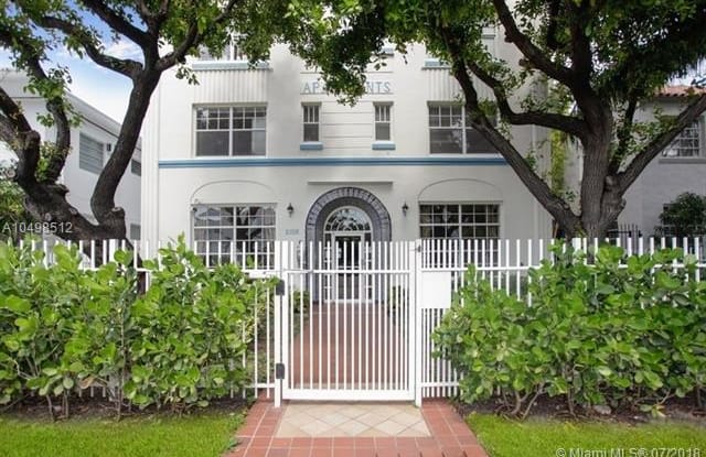 1008 E Jefferson Ave - 1008 Jefferson Avenue, Lakeside, FL 32065