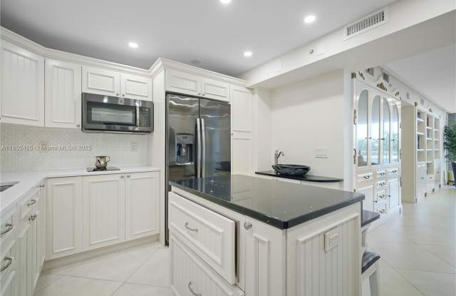 9341 Collins Ave photos photos