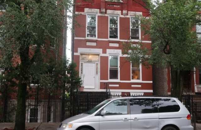 1425 N Bosworth photos photos