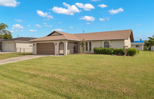3 Bed 2 Bath 2 car Garage Full Back Of Home Lanai Small dogs under 20# photos photos