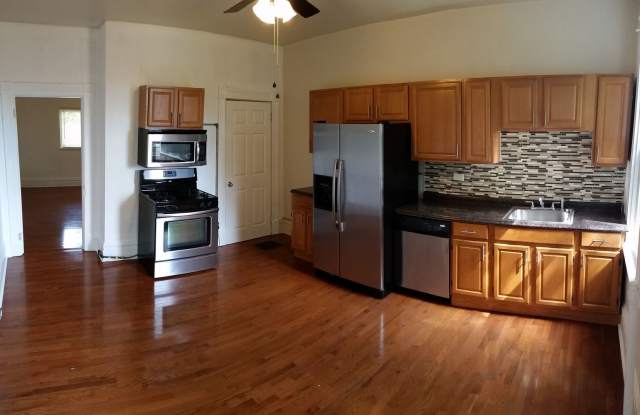 Large House in the South Side Slopes. Modern Amenities. A/C, kitchen + laundry appliances - 1413 Eleanor Street, Pittsburgh, PA 15210
