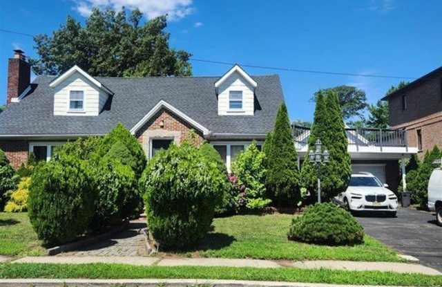 275 Elsmere Place photos photos