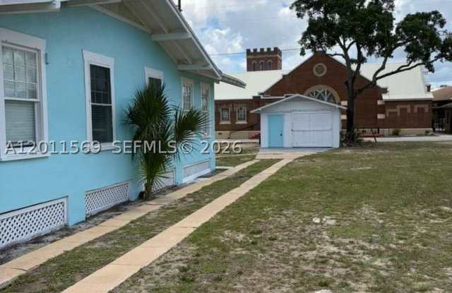 1870 Lakeview Rd Gallery 2