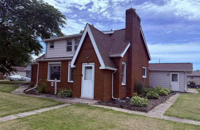 45824 Jefferson Avenue Gallery 1