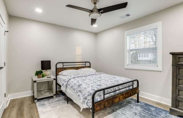 Chic 3B2B WestEnd Ranch Style Home. Gallery 3