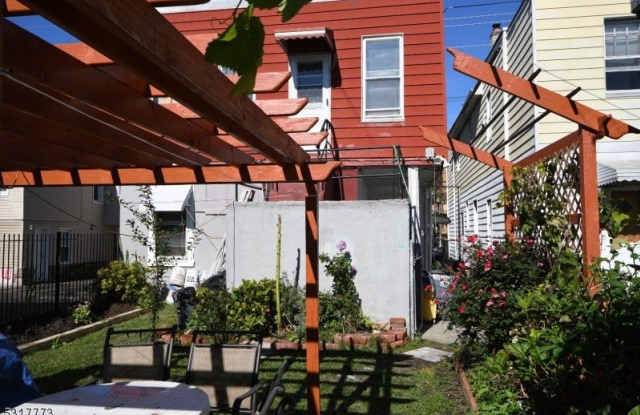 52 Belmont Ave Gallery 2
