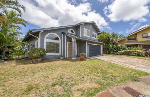 UPGRADED 3BR/2.5BA in Makakilo! NEW Flooring, Fresh Interior Paint & NEW Stainless Steel Kitchen Appliances | Split A/C + Garage & EXTRA Driveway Parking Gallery 3