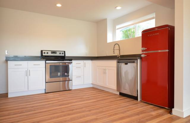 636 Blaine Ave Ne - 636 Blaine Avenue Northeast, Renton, WA 98056