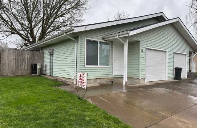Remodeled Unit Of A Duplex with Central AC  Fenced Back Yard / Will Consider A Small Pet - 252 30th Place Southeast, Albany, OR 97322