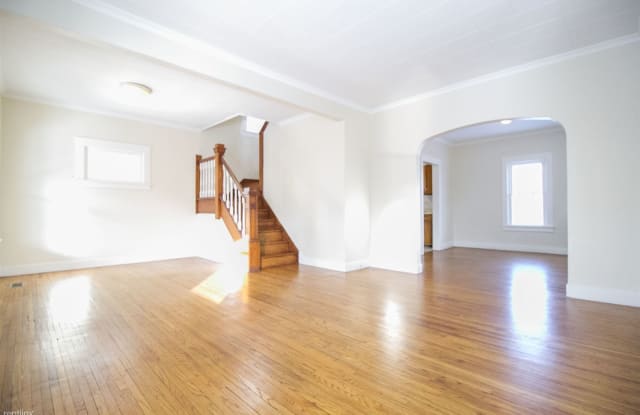 631 Nicholas St Gallery 3