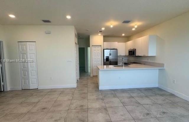 10295 NW 64th Ter photos photos