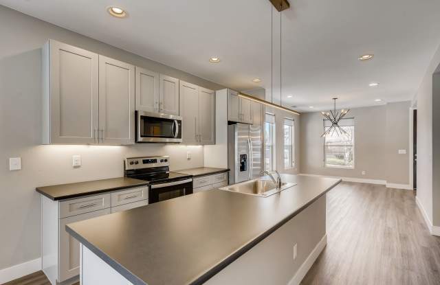 Beautiful 3-Bedroom Duplex Available in West Denver Gallery 2