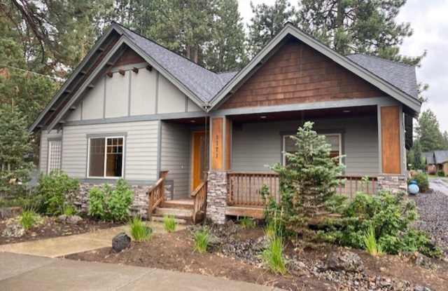 Single level home - 1171 East Cascade Avenue, Sisters, OR 97759