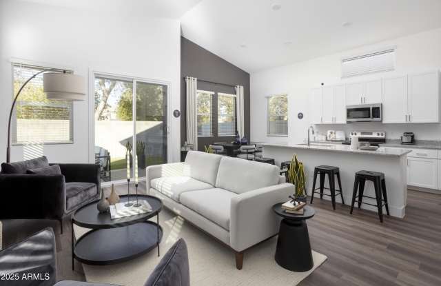 9117 N 181st Avenue unit: 13 photos photos