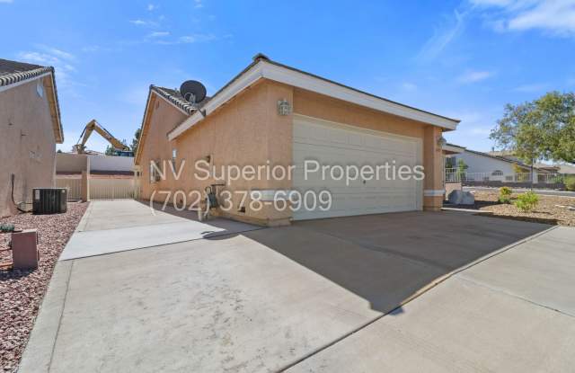Green Valley!! Single Story!! Small RV Parking!! All Appliances!! Small RV or Boat parking!!! Gallery 3