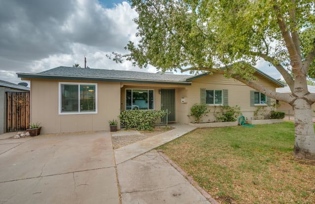 2511 E HIGHLAND Avenue - 2511 East Highland Avenue, Phoenix, AZ 85016