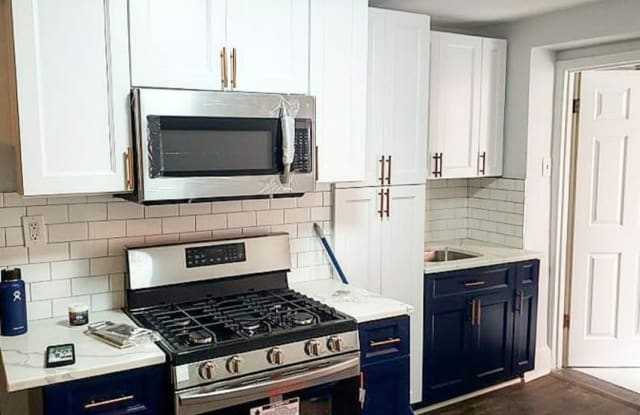 264 SUMMIT AVE - 264 Summit Ave, Jersey City, NJ 07306