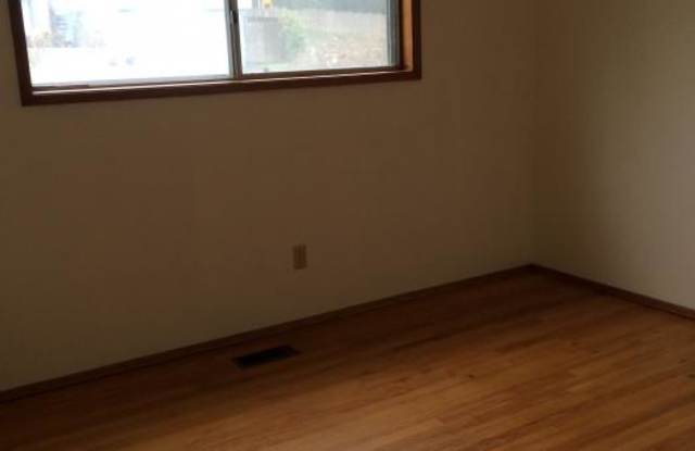 11950 Northwest Lovejoy Street Gallery 4