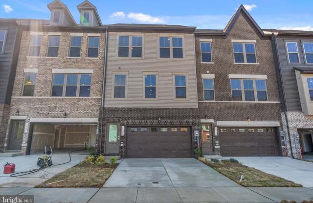 6947 GLADEBROOK RD Gallery 3