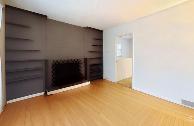 5 bedroom, 1.75 bathroom house (29 East Terrace) Gallery 3