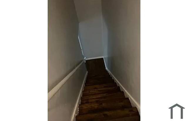 2 bed 1 bath duplex $1100/mo Gallery 4