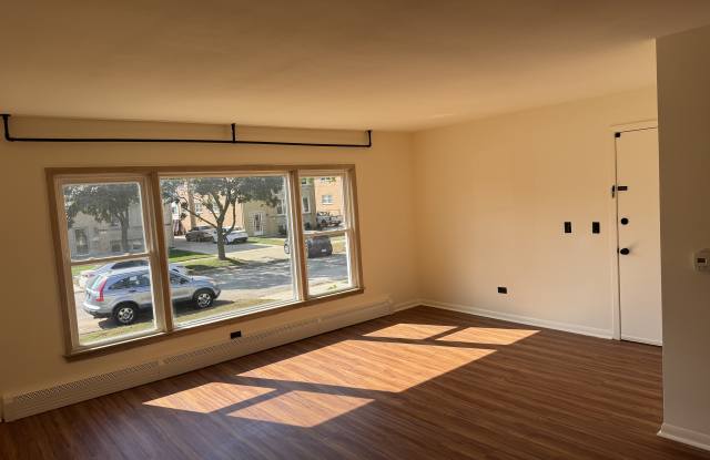 8536 W Berwyn Ave - 8536 West Berwyn Avenue, Chicago, IL 60656