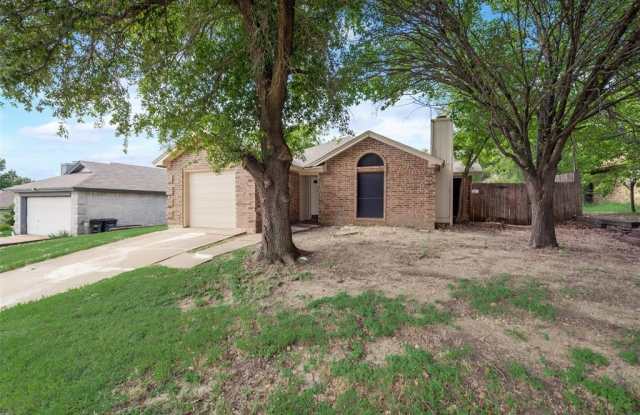 6708 Roxanne Way - 6708 Roxanne Way, Fort Worth, TX 76135