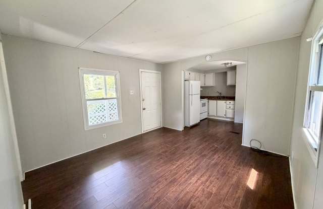 3 Bed / 1 Bath Home on Private Country Lot with 600 Sq Ft Workshop – Jonesborough Gallery 4