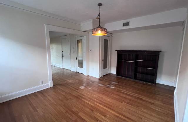 Third Floor 3 Bed - 2 Bath Unit Gallery 4