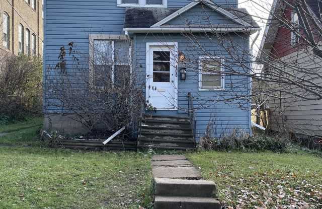 408 Cleveland Street - 408 Cleveland Street, Eveleth, MN 55734