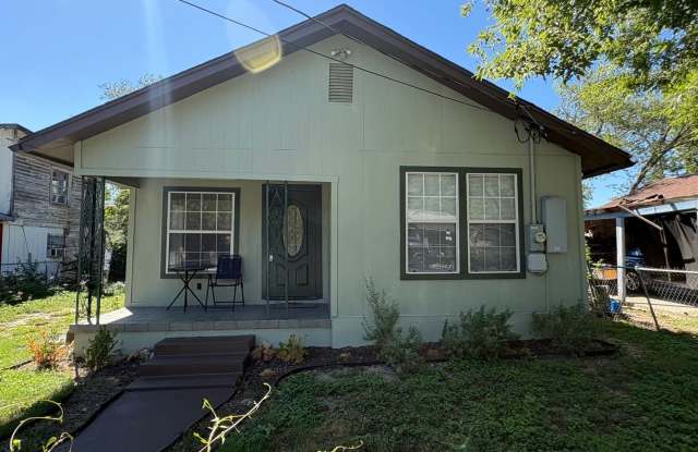 Beautiful 3 Bed 2 Bath Home with Gated Yard, Trailer Parking + Storage Shed | $1,349 Gallery 1