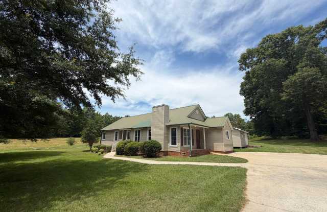 Exclusively Offered By Muse Realty Rentals, LLC Gallery 4
