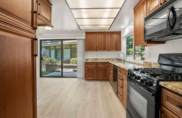 Beautiful UCI  Rancho San Joaquin Golf Course Townhome with large two car garage - 11 Viejo, Irvine, CA 92612