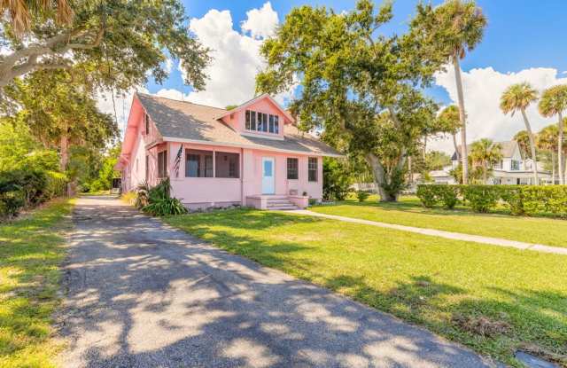 Attention boaters: Riverfront home, pet friendly photos photos