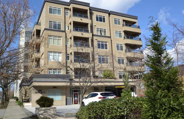900 Aurora Avenue North - S-405 - 900 Aurora Avenue North, Seattle, WA 98109