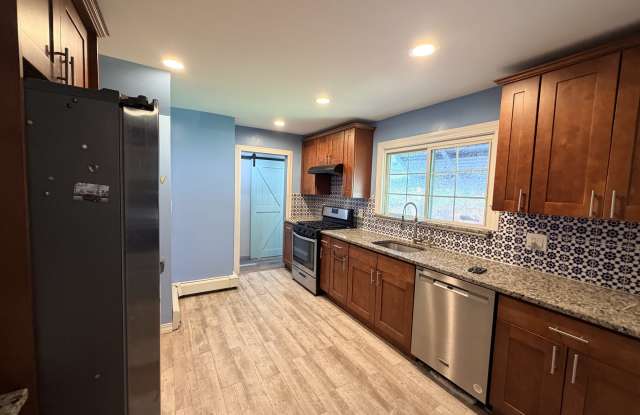50 W Hills Rd Gallery 4